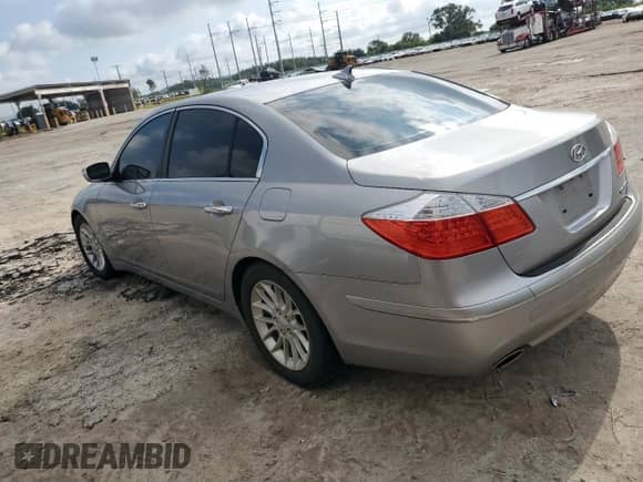 2010 Hyundai Genesis z VIN KMHGC4DE6AU096967, wystawiony jako Copart lot #74145044 z przebiegiem Nie podano mil oraz Nie do naprawy • Non repairable. Historia ofert i sprzedaży dostępna na DreamBid. Obrazek 2.