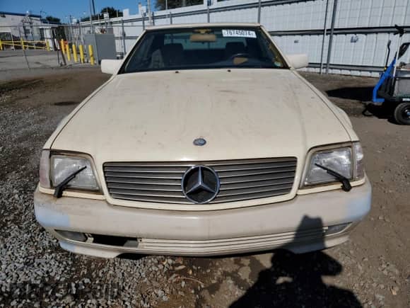 1991 Mercedes-Benz SL z VIN WDBFA61E1MF032333, wystawiony jako Copart lot #76745074 z przebiegiem 198 982 mil mil oraz Czysty tytuł • Clean title. Historia ofert i sprzedaży dostępna na DreamBid. Obrazek 5.