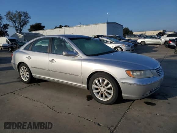 2007 Hyundai Azera SE z VIN KMHFC46F67A179939, wystawiony jako Copart lot #82668965 z przebiegiem 213 551 mil mil oraz Szkoda całkowita • Salvage title. Historia ofert i sprzedaży dostępna na DreamBid. Obrazek 4.