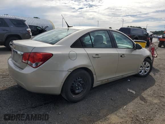 2013 Chevrolet Cruze LS z VIN 1G1PA5SH5D7221398, wystawiony jako Copart lot #69479735 z przebiegiem 162 720 mil mil oraz Czysty tytuł • Clean title. Historia ofert i sprzedaży dostępna na DreamBid. Obrazek 3.