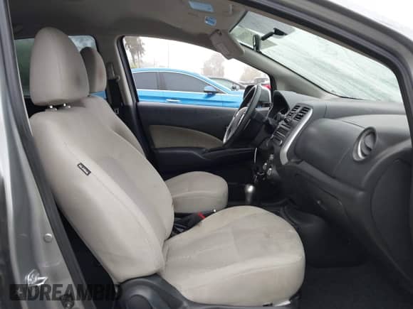 2014 Nissan Note SV z VIN 3N1CE2CP6EL355951, wystawiony jako IAAI lot #43520181 z przebiegiem 158 978 mil mil oraz . Historia ofert i sprzedaży dostępna na DreamBid. Obrazek 5.