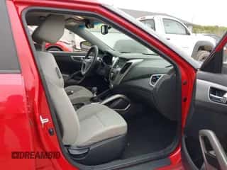 2013 Hyundai Veloster w/Black Int z VIN KMHTC6AD7DU129100, wystawiony jako IAAI lot #43459342 z przebiegiem 98 170 mil mil oraz . Historia ofert i sprzedaży dostępna na DreamBid. Obrazek 5.