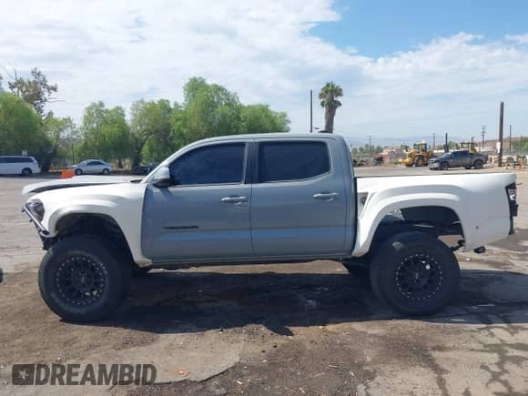 2019 Toyota Tacoma SR5 с VIN 3TMAZ5CN3KM104450, выставлен на аукционе IAAI как лот 43054667 с пробегом 124 554 миль миль и . История ставок и продаж доступна на DreamBid. Изображение 15.