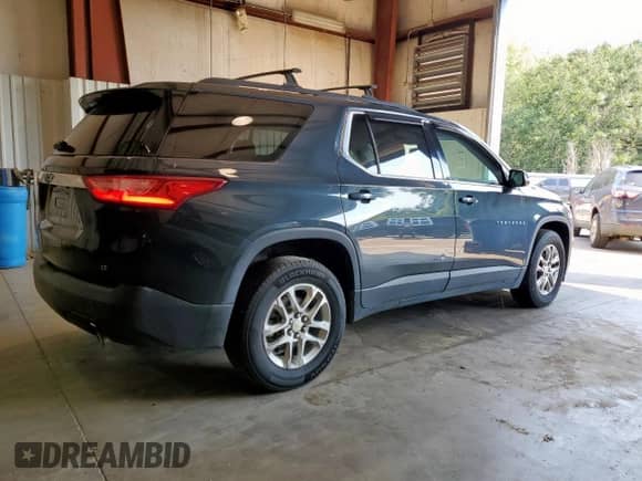 2020 Chevrolet Traverse LT Cloth with VIN 1GNERGKW2LJ238895, listed as a Copart auction lot 81002935 with 197,667 mi miles and Clean title. Bid and sale history available at DreamBid. Image 3.