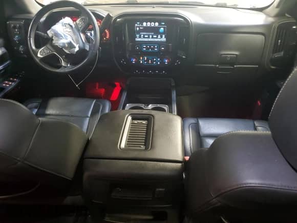 2017 Chevrolet Silverado 1500 LTZ z VIN 3GCUKSEJ6HG169441, wystawiony jako Copart lot #61245275 z przebiegiem 56 906 mil mil oraz Szkoda całkowita • Salvage title. Historia ofert i sprzedaży dostępna na DreamBid. Obrazek 8.