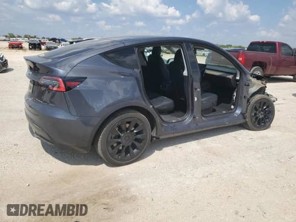 2021 Tesla Model Y Long Range with VIN 5YJYGDEE2MF184973, listed as a Copart auction lot 70837404 with Not provided miles and Salvage title. Bid and sale history available at DreamBid. Image 3.