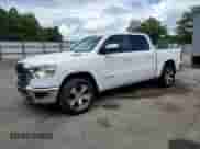 2024 Ram 1500 Laramie z VIN 1C6RREJT3RN205371, wystawiony jako Copart lot #63596605 z przebiegiem 35 830 mil mil oraz Czysty tytuł • Clean title. Historia ofert i sprzedaży dostępna na DreamBid. Obrazek 1.