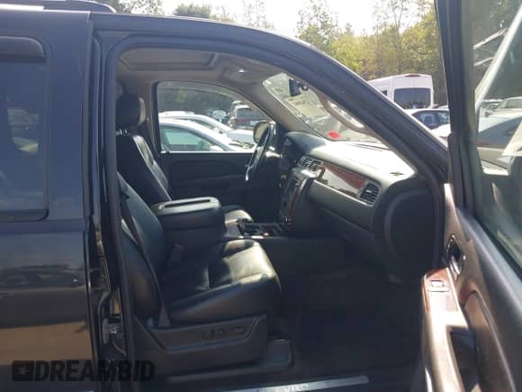 2011 Chevrolet Suburban LTZ с VIN 1GNSKKE33BR386761, выставлен на аукционе IAAI как лот 42943084 с пробегом 175 344 миль миль и . История ставок и продаж доступна на DreamBid. Изображение 5.