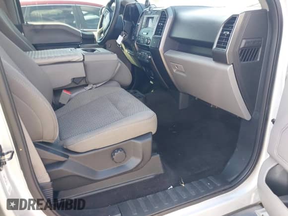 2018 Ford F-150 XLT z VIN 1FTEW1EG4JKD73029, wystawiony jako IAAI lot #43200359 z przebiegiem 72 883 mil mil oraz . Historia ofert i sprzedaży dostępna na DreamBid. Obrazek 5.