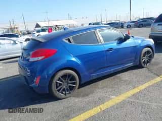 2016 Hyundai Veloster z VIN KMHTC6AD2GU269821, wystawiony jako IAAI lot #43365820 z przebiegiem 170 376 mil mil oraz . Historia ofert i sprzedaży dostępna na DreamBid. Obrazek 4.