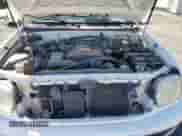 2001 Toyota Tundra Limited z VIN 5TBBT48191S126028, wystawiony jako Copart lot #80312915 z przebiegiem 230 773 mil mil oraz Czysty tytuł • Clean title. Historia ofert i sprzedaży dostępna na DreamBid. Obrazek 11.