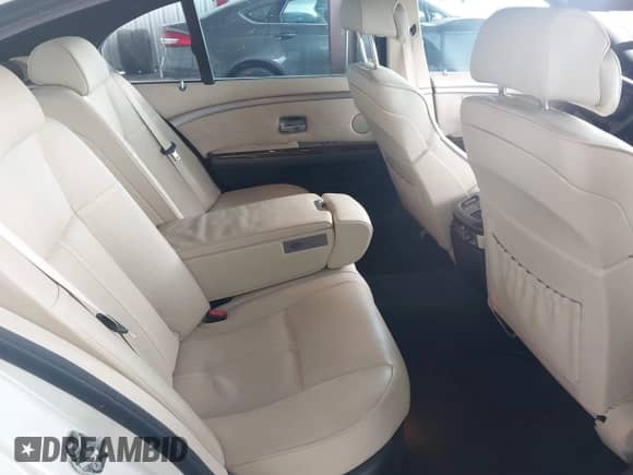 2006 BMW 7 Series 750Li z VIN WBAHN83566DT30332, wystawiony jako IAAI lot #42705997 z przebiegiem 130 174 mil mil oraz . Historia ofert i sprzedaży dostępna na DreamBid. Obrazek 8.