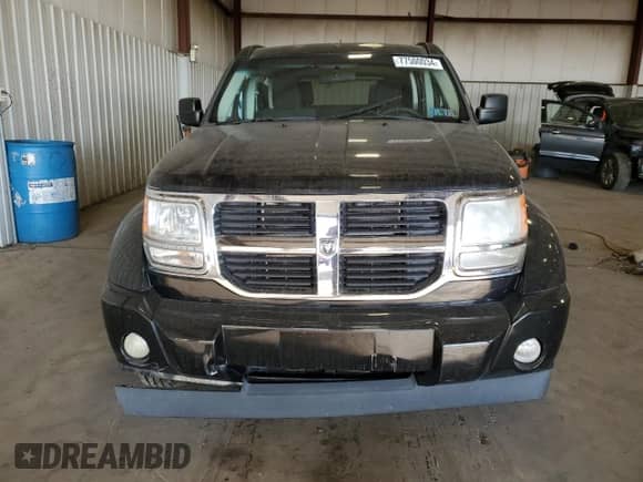 2009 Dodge Nitro SXT z VIN 1D8GU28KX9W536809, wystawiony jako Copart lot #77500034 z przebiegiem 155 737 mil mil oraz Szkoda całkowita • Salvage title. Historia ofert i sprzedaży dostępna na DreamBid. Obrazek 5.