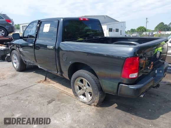 2017 Ram 1500 Express z VIN 3C6RR6KTXHG783074, wystawiony jako IAAI lot #42139881 z przebiegiem 158 633 mil mil oraz . Historia ofert i sprzedaży dostępna na DreamBid. Obrazek 3.