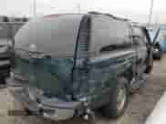 2003 Chevrolet Suburban LT z VIN 1GNEC16Z13J133476, wystawiony jako Copart lot #68215284 z przebiegiem 248 863 mil mil oraz Nie do naprawy • Non repairable. Historia ofert i sprzedaży dostępna na DreamBid. Obrazek 3.