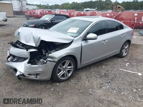 2015 Volvo S60 T5 Drive-E Premier z VIN YV126MFK4F1343110, wystawiony jako IAAI lot #43292498 z przebiegiem 59 841 mil mil oraz . Historia ofert i sprzedaży dostępna na DreamBid. Obrazek 17.