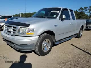 2001 Ford F-150 XL с VIN 1FTZX17231NA36253, выставлен на аукционе Copart как лот 85595575 с пробегом 203 731 миль миль и Списание • Salvage title. История ставок и продаж доступна на DreamBid. Изображение 1.
