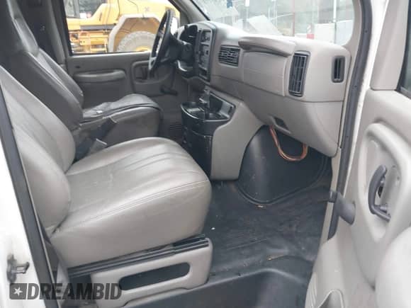 2001 Chevrolet Express Cargo с VIN 1GCFG15W811141015, выставлен на аукционе IAAI как лот 43207773 с пробегом 273 769 миль миль и . История ставок и продаж доступна на DreamBid. Изображение 5.