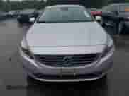 2017 Volvo S60 Inscription Platinum с VIN LYV402TM8HB133454, выставлен на аукционе Copart как лот 63387135 с пробегом 121 798 миль миль и На запчасти • Non repairable. История ставок и продаж доступна на DreamBid. Изображение 5.
