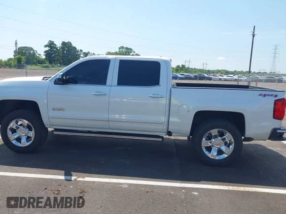 2016 Chevrolet Silverado 1500 High Country z VIN 3GCUKTEC6GG229479, wystawiony jako IAAI lot #42683779 z przebiegiem 128 993 mil mil oraz . Historia ofert i sprzedaży dostępna na DreamBid. Obrazek 14.