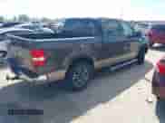 2006 Ford F-150 XLT z VIN 1FTRW12W36KC39410, wystawiony jako IAAI lot #43317165 z przebiegiem 253 342 mil mil oraz . Historia ofert i sprzedaży dostępna na DreamBid. Obrazek 4.