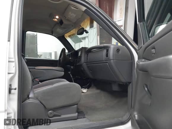 2003 Chevrolet Silverado 1500HD LS с VIN 1GCGC13U73F238066, выставлен на аукционе IAAI как лот 43171458 с пробегом 137 414 миль миль и . История ставок и продаж доступна на DreamBid. Изображение 5.