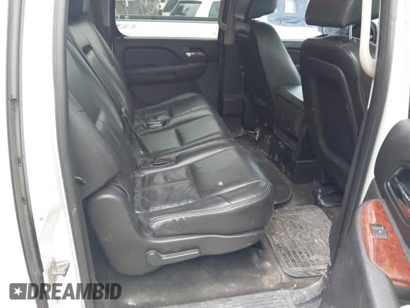 2011 Chevrolet Suburban LS с VIN 1GNSCHE02BR385445, выставлен на аукционе IAAI как лот 42659783 с пробегом 234 583 миль миль и . История ставок и продаж доступна на DreamBid. Изображение 8.