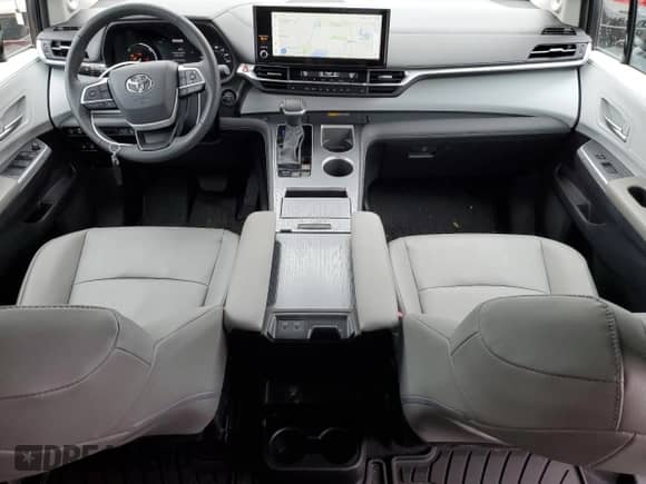 2025 Toyota Sienna XLE z VIN 5TDJSKFC4SS165299, wystawiony jako Copart lot #82189675 z przebiegiem 29 765 mil mil oraz Szkoda całkowita • Salvage title. Historia ofert i sprzedaży dostępna na DreamBid. Obrazek 8.