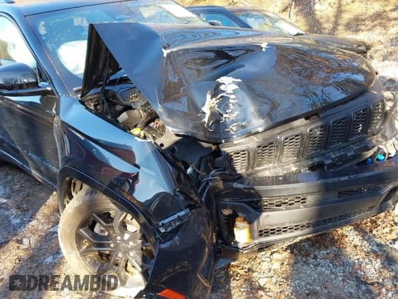 2024 Jeep Grand Cherokee z VIN 1C4RJYB69R8510818, wystawiony jako IAAI lot #41574720 z przebiegiem 5 453 mil mil oraz . Historia ofert i sprzedaży dostępna na DreamBid. Obrazek 18.