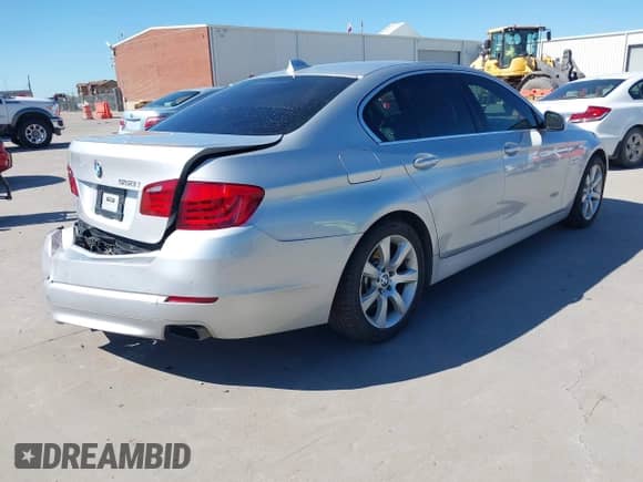 2013 BMW 5 Series 550i z VIN WBAFR9C50DD227180, wystawiony jako IAAI lot #42292272 z przebiegiem 84 065 mil mil oraz . Historia ofert i sprzedaży dostępna na DreamBid. Obrazek 4.