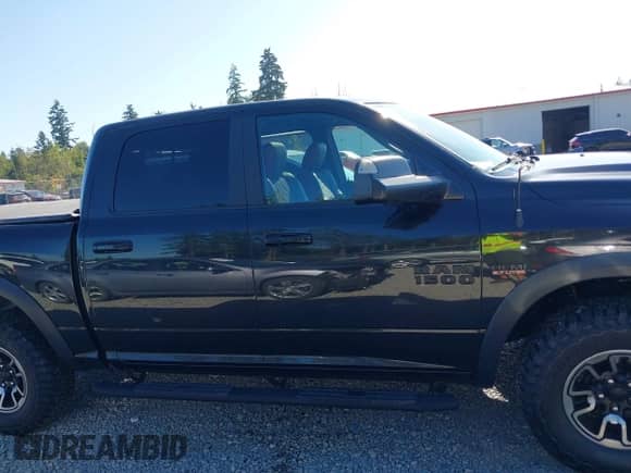 2017 Ram 1500 Rebel z VIN 1C6RR7YTXHS589327, wystawiony jako IAAI lot #42744318 z przebiegiem 144 212 mil mil oraz . Historia ofert i sprzedaży dostępna na DreamBid. Obrazek 13.