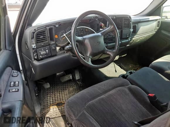 2002 Chevrolet Silverado 1500 LS с VIN 1GCEC19V02Z335811, выставлен на аукционе Copart как лот 70150005 с пробегом 171 514 миль миль и Списание • Salvage title. История ставок и продаж доступна на DreamBid. Изображение 8.