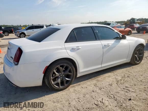 2021 Chrysler 300 S with VIN 2C3CCABG8MH595772, listed as a Copart auction lot 71729225 with 125,625 mi miles and Salvage title. Bid and sale history available at DreamBid. Image 3.