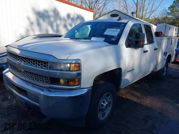 2019 Chevrolet Silverado 2500HD z VIN 2GB2KREG7K1219823, wystawiony jako IAAI lot #41363048 z przebiegiem 256 734 mil mil oraz . Historia ofert i sprzedaży dostępna na DreamBid. Obrazek 2.