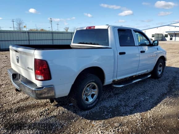 2012 Ram 1500 Express z VIN 1C6RD7KT6CS345738, wystawiony jako Copart lot #90333595 z przebiegiem 117 713 mil mil oraz Czysty tytuł • Clean title. Historia ofert i sprzedaży dostępna na DreamBid. Obrazek 3.