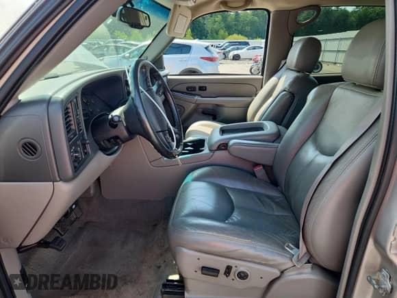 2004 Chevrolet Suburban LS с VIN 3GNFK16ZX4G191385, выставлен на аукционе Copart как лот 68652635 с пробегом 173 434 миль миль и Списание • Salvage title. История ставок и продаж доступна на DreamBid. Изображение 7.