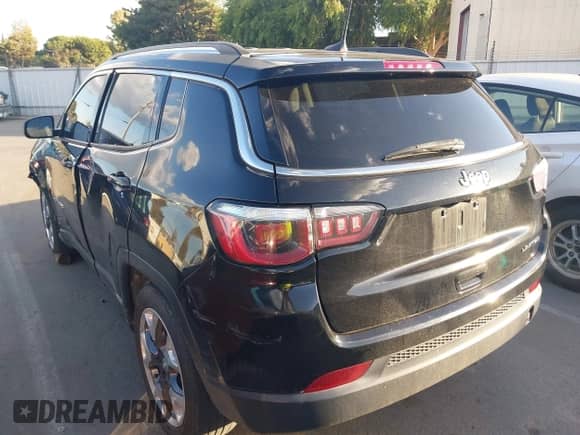 2020 Jeep Compass Limited z VIN 3C4NJCCB7LT191862, wystawiony jako IAAI lot #43369237 z przebiegiem 114 617 mil mil oraz . Historia ofert i sprzedaży dostępna na DreamBid. Obrazek 3.