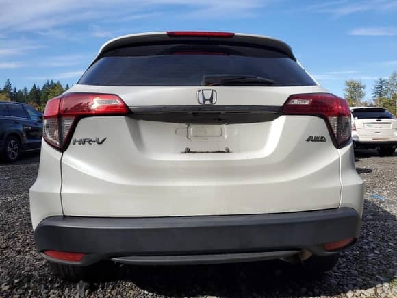 2022 Honda HR-V LX with VIN 3CZRU6H3XNM723821, listed as a Copart auction lot 81915295 with 51,698 mi miles and Salvage title. Bid and sale history available at DreamBid. Image 6.