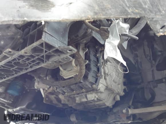 2015 Hyundai Sonata z VIN KMHEC4A4XFA131067, wystawiony jako IAAI lot #43348137 z przebiegiem 148 103 mil mil oraz . Historia ofert i sprzedaży dostępna na DreamBid. Obrazek 18.