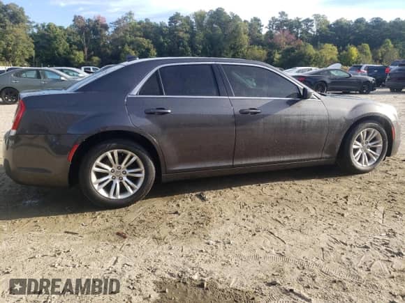 2018 Chrysler 300 Touring с VIN 2C3CCAAG5JH222959, выставлен на аукционе Copart как лот 73945424 с пробегом 174 082 миль миль и Списание • Salvage title. История ставок и продаж доступна на DreamBid. Изображение 3.