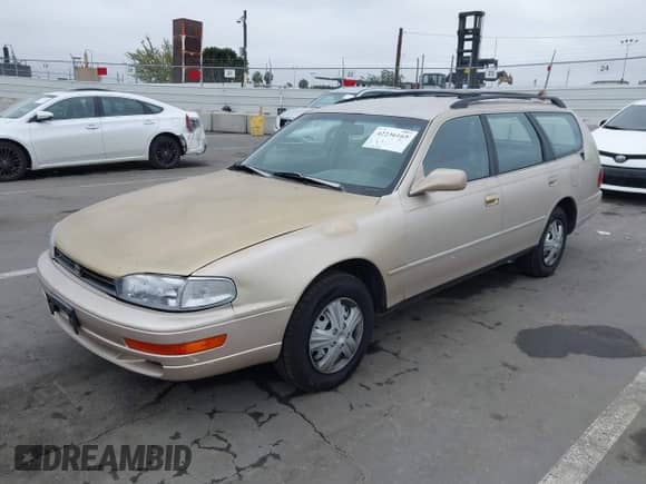 1992 Toyota Camry z VIN 4T1SK12W4NU110507, wystawiony jako IAAI lot #42236165 z przebiegiem 234 147 mil mil oraz . Historia ofert i sprzedaży dostępna na DreamBid. Obrazek 18.