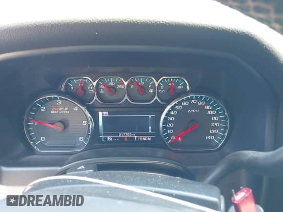 2015 Chevrolet Silverado 1500 LT с VIN 3GCUKREC3FG470949, выставлен на аукционе IAAI как лот 43226940 с пробегом 217 766 миль миль и . История ставок и продаж доступна на DreamBid. Изображение 7.