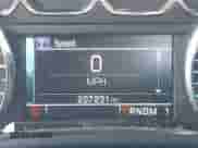 2015 Chevrolet Silverado 2500HD LTZ z VIN 1GC1CWEG9FF126514, wystawiony jako IAAI lot #41897687 z przebiegiem 207 231 mil mil oraz . Historia ofert i sprzedaży dostępna na DreamBid. Obrazek 15.