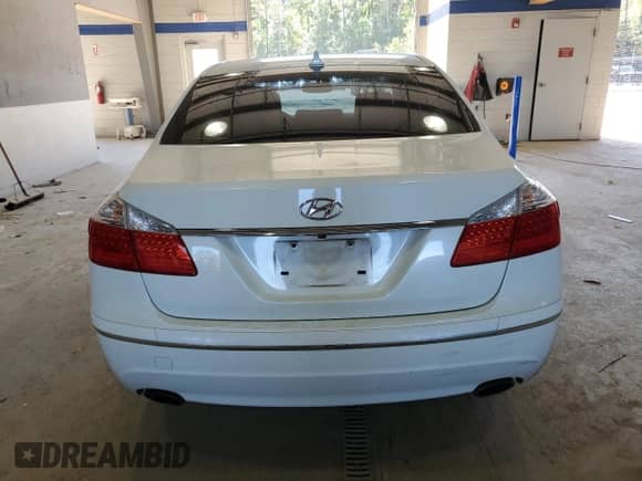 2010 Hyundai Genesis с VIN KMHGC4DF2AU092519, выставлен на аукционе Copart как лот 82191915 с пробегом 109 511 миль миль и Списание • Salvage title. История ставок и продаж доступна на DreamBid. Изображение 6.