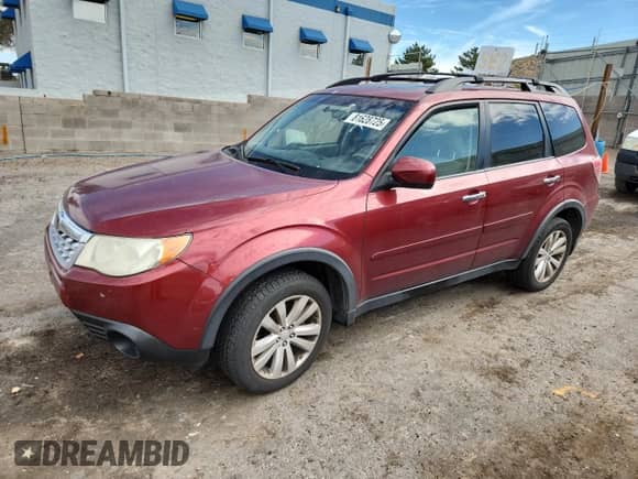 2012 Subaru Forester X Premium z VIN JF2SHBDC7CH424896, wystawiony jako Copart lot #81628725 z przebiegiem 114 652 mil mil oraz Szkoda całkowita • Salvage title. Historia ofert i sprzedaży dostępna na DreamBid. Obrazek 1.