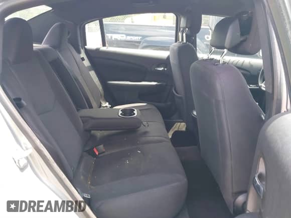 2014 Chrysler 200 Touring z VIN 1C3CCBBB6EN107521, wystawiony jako IAAI lot #39872826 z przebiegiem 181 428 mil mil oraz . Historia ofert i sprzedaży dostępna na DreamBid. Obrazek 8.