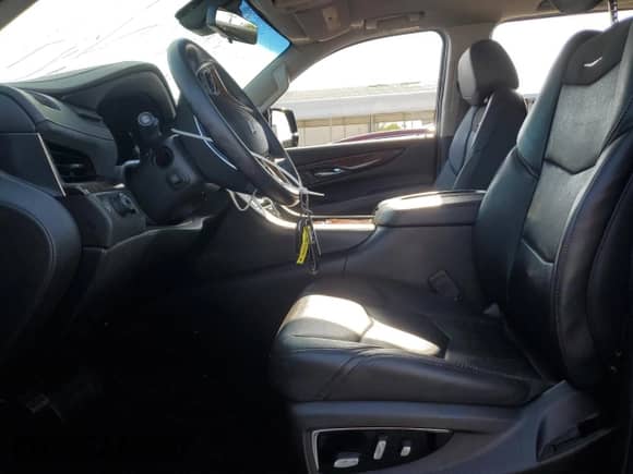 2018 Cadillac Escalade ESV Luxury с VIN 1GYS3HKJ0JR102104, выставлен на аукционе Copart как лот 61971715 с пробегом 74 688 миль миль и Списание • Salvage title. История ставок и продаж доступна на DreamBid. Изображение 7.