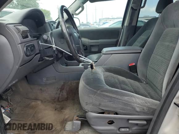 2002 Ford Explorer XLT с VIN 1FMZU73E72ZC17552, выставлен на аукционе Copart как лот 84969715 с пробегом 222 636 миль миль и Списание • Salvage title. История ставок и продаж доступна на DreamBid. Изображение 7.
