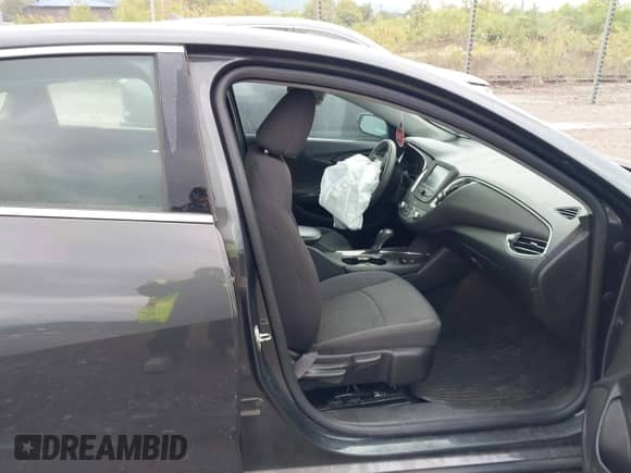 2018 Chevrolet Malibu LT z VIN 1G1ZD5ST6JF107433, wystawiony jako IAAI lot #43281943 z przebiegiem 59 802 mil mil oraz . Historia ofert i sprzedaży dostępna na DreamBid. Obrazek 5.