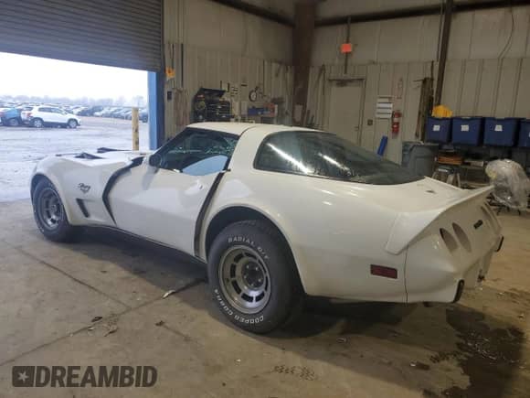 1979 Chevrolet Corvette с VIN 1Z8789S406567, выставлен на аукционе Copart как лот 43365335 с пробегом 90 615 миль миль и Списание • Salvage title. История ставок и продаж доступна на DreamBid. Изображение 2.